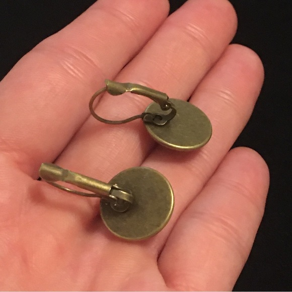 Cute Daisy Flower Earrings - Picture 3 of 6